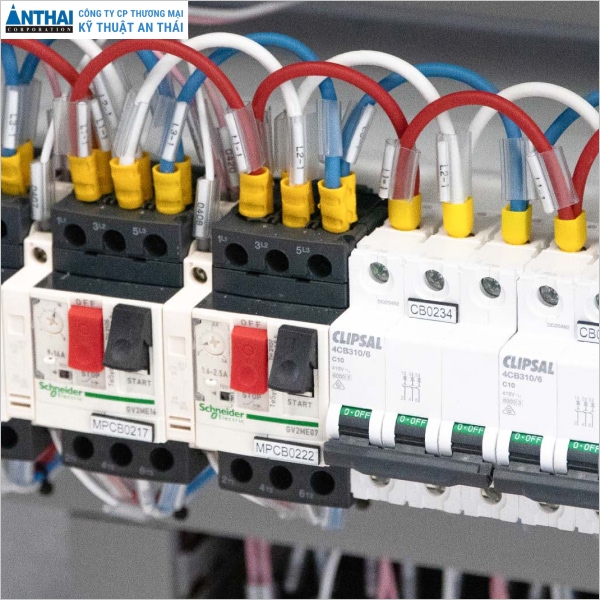  Rơ le nhiệt là một thiết bị điện tự động đóng ngắt mạch điện