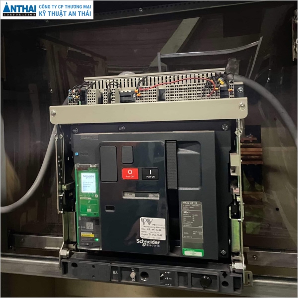 So sánh cầu dao tự động MCCB ABB và Schneider